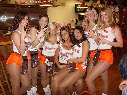 225hooters-office