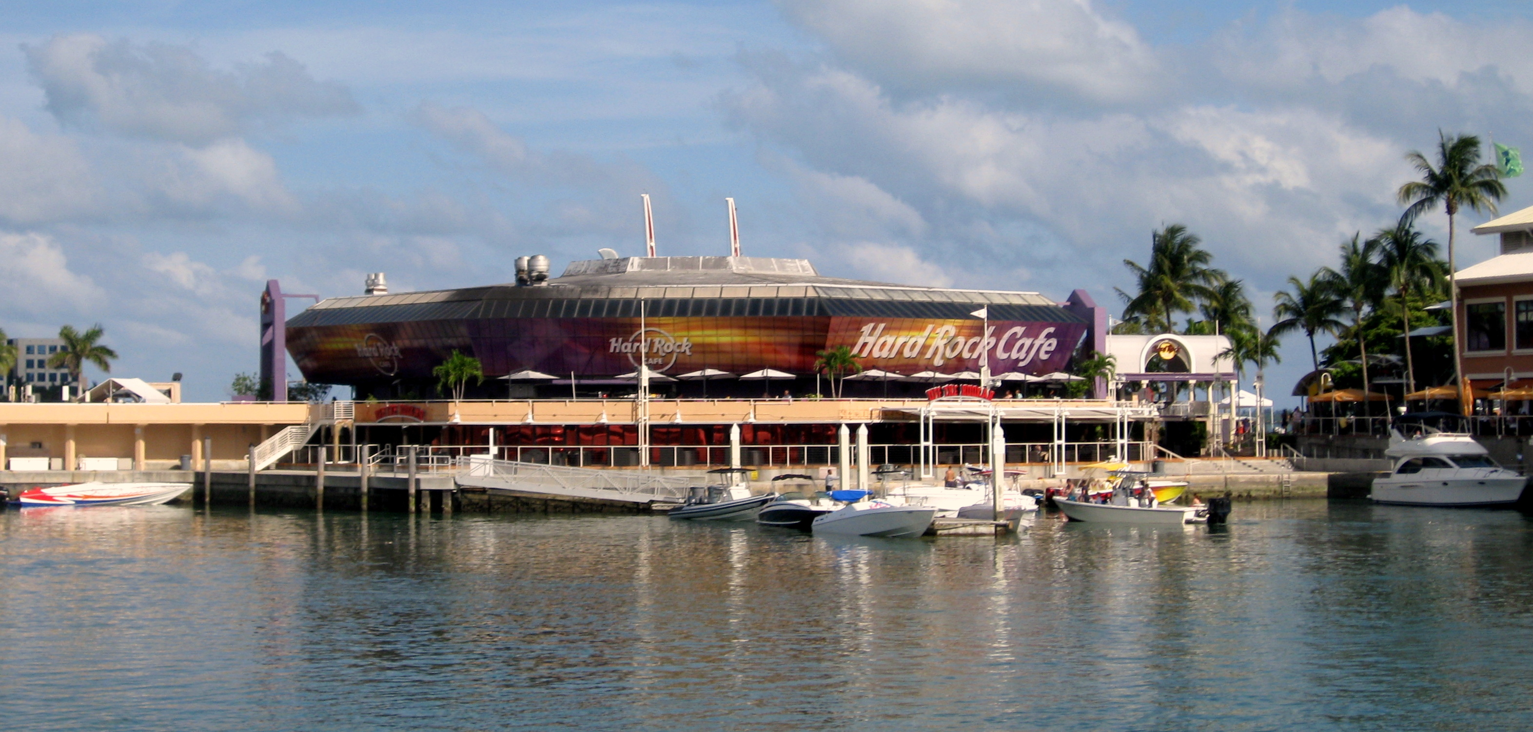 Hard_Rock_Cafe_Miami_-_Bayside_Marketplace,_Miami,_Florida