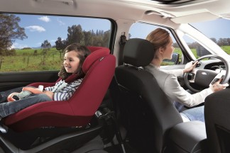 bbc_2waypearl_girl_rearward_in_car