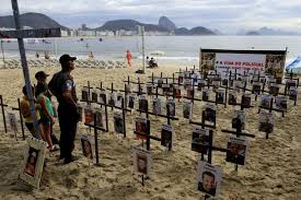 Protesto contra mortes na areia de copacabana