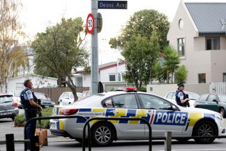 Policiais perto da meaquita Al Noor Foto Tessa Burrows AFP